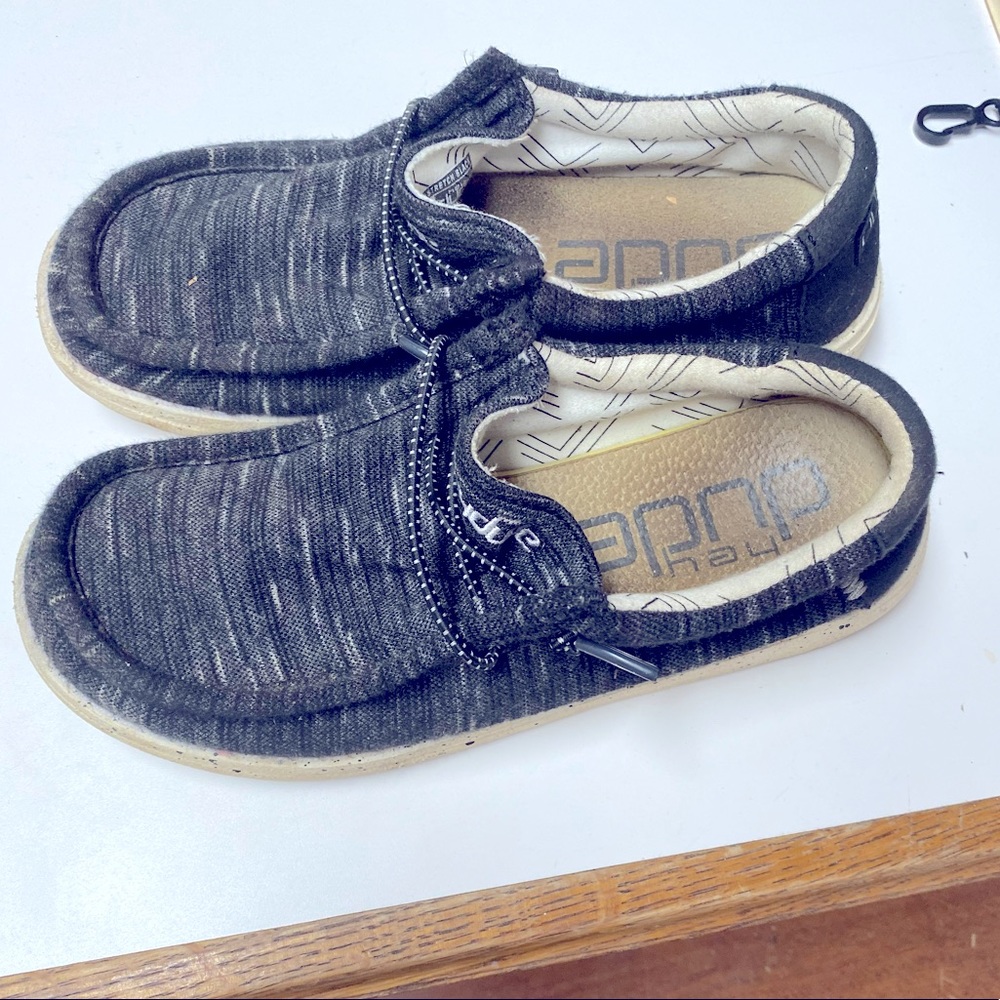Boys size 2 Hey Dudes